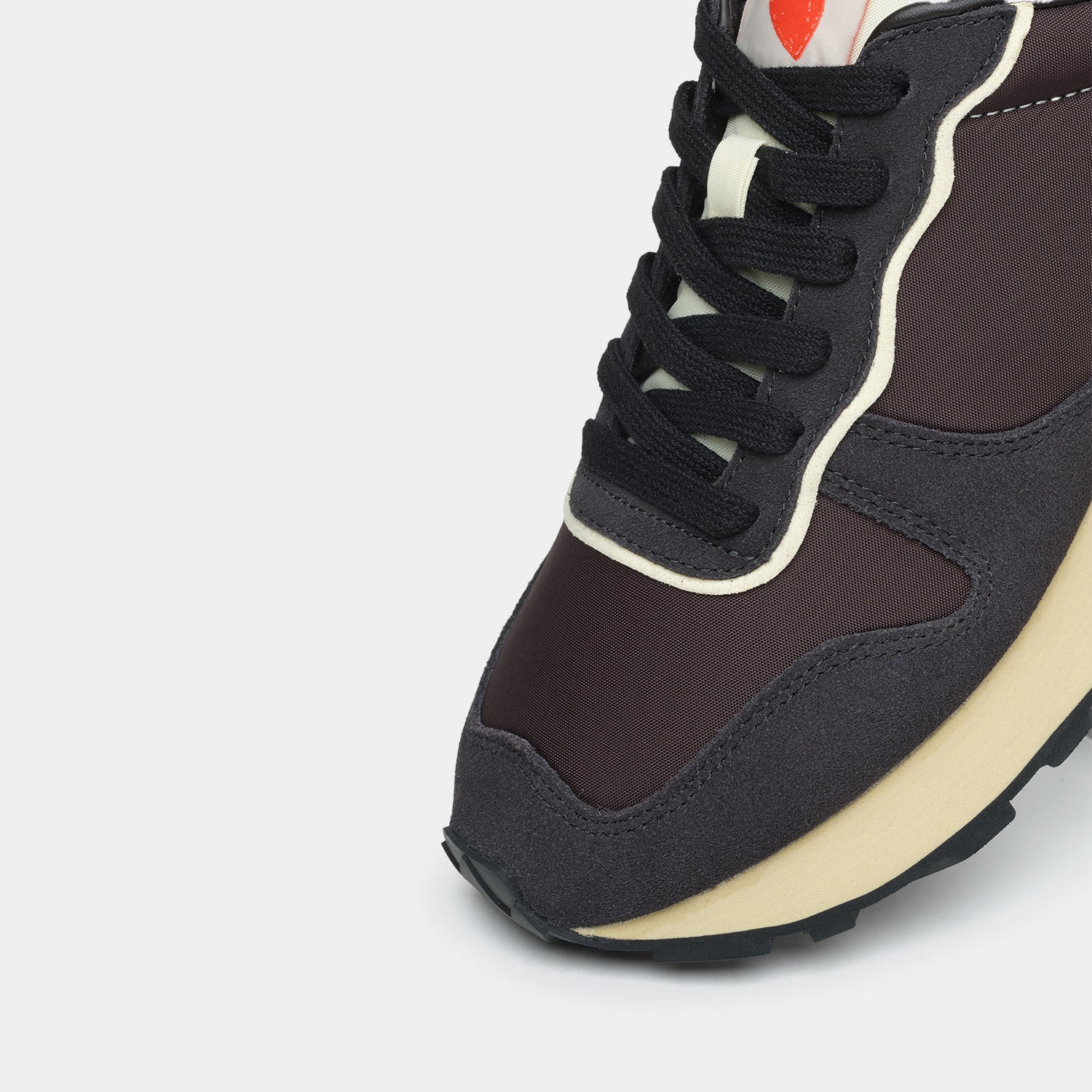 LHR - Black & Pearl White